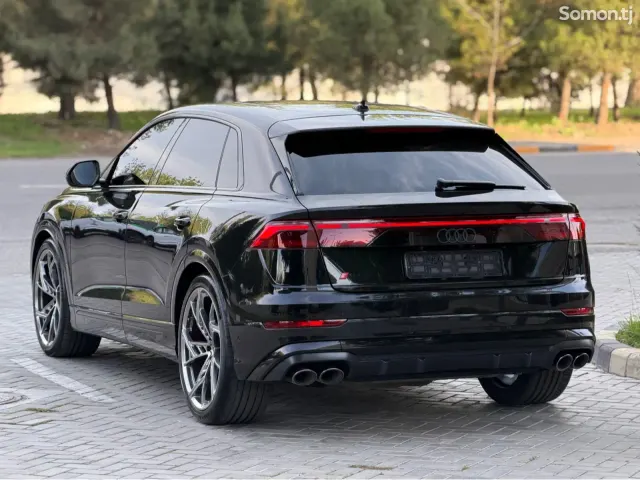 Audi Q8 2024 · 4.0 AT