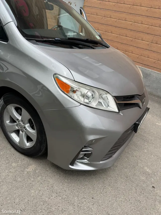 Toyota Sienna 2014 · 3.5 AT