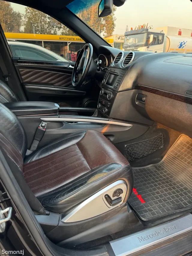 Mercedes-Benz GL class 2012 · 5.0 AT