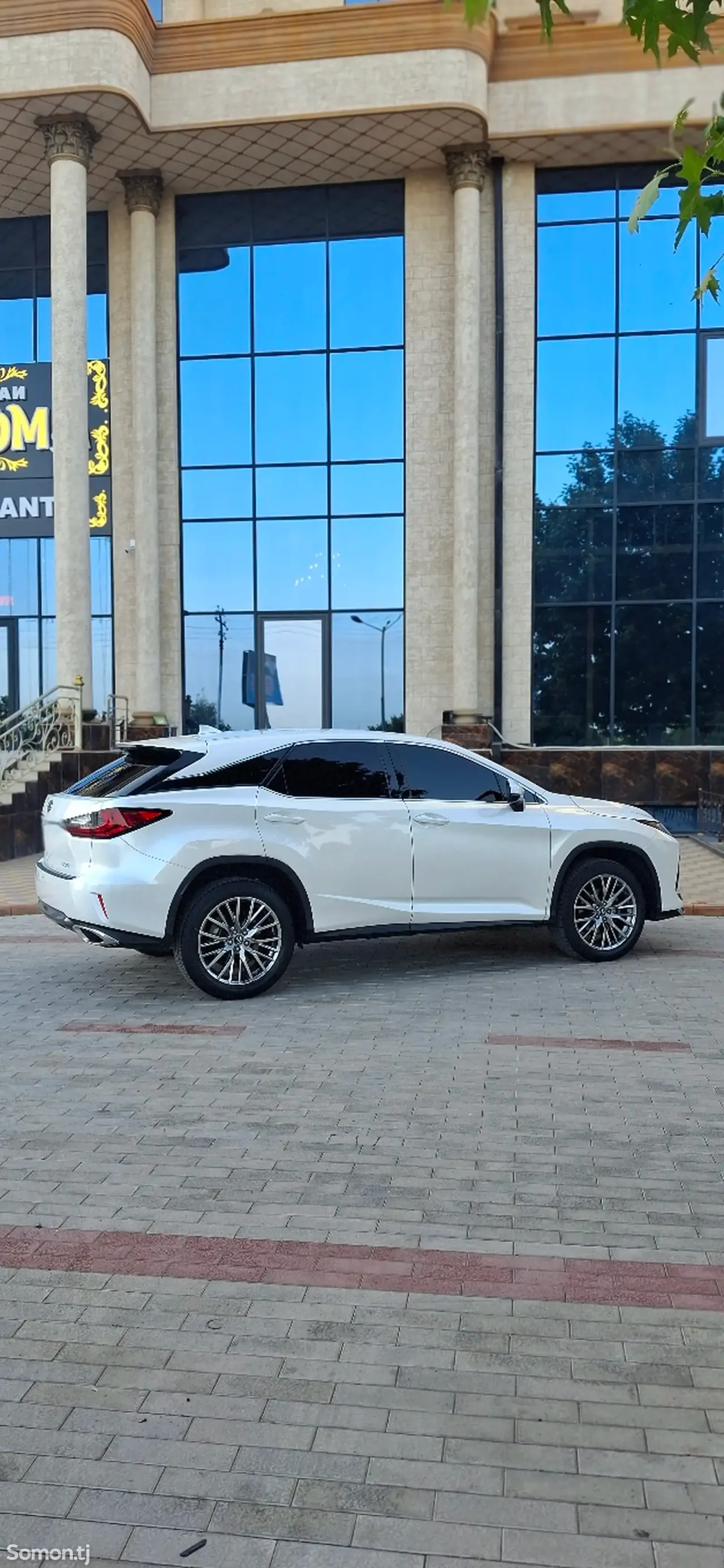 Lexus RX series 2017 · 3.5 AT