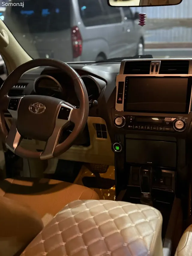 Toyota Land Cruiser Prado 2014 · 4.0 AT