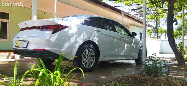 Hyundai Elantra 2022 · 1.6 AT