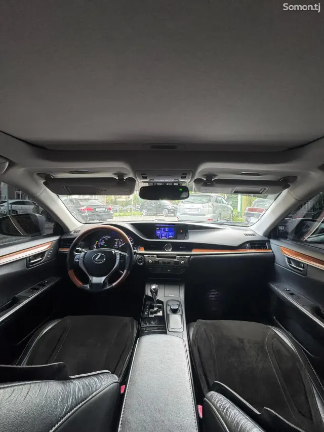 Lexus ES series 2014 · 2.5 AT