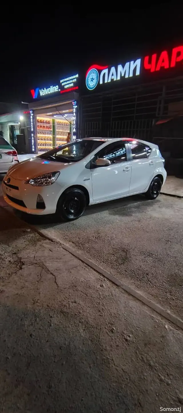 Toyota Aqua 2014 · 1.5 AT