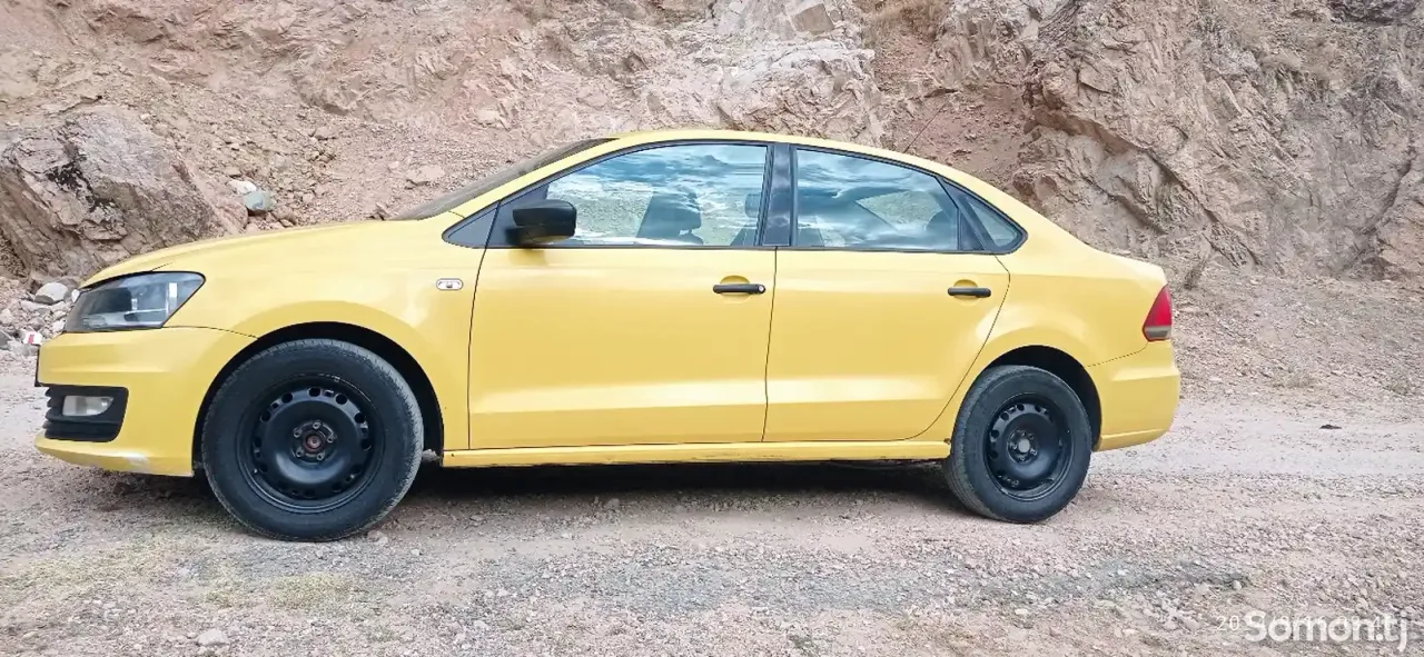 Volkswagen Polo 2018 · 1.6 MT