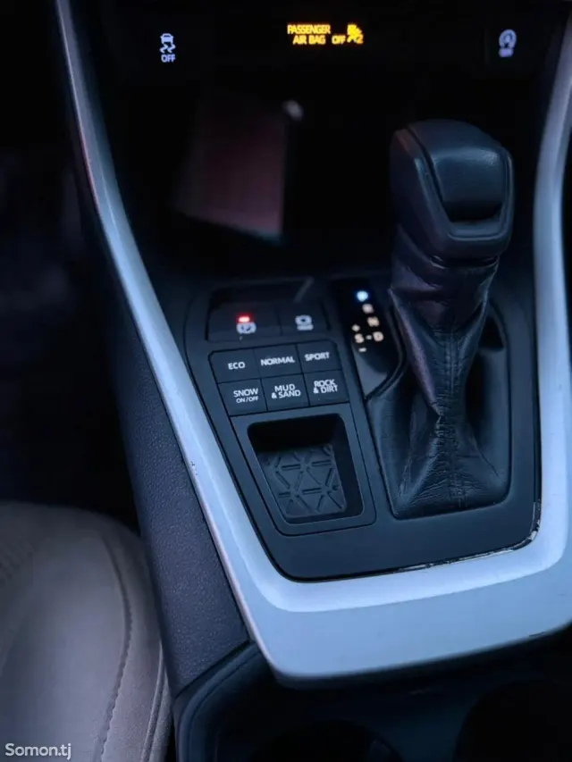 Toyota RAV 4 2020 · 2.5 AT