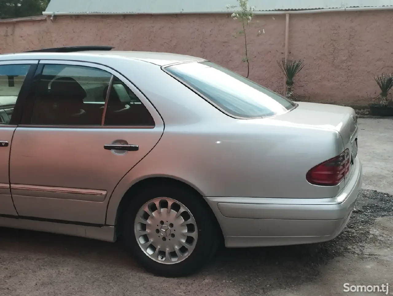 Mercedes-Benz E class 1995 · 2.3 AT