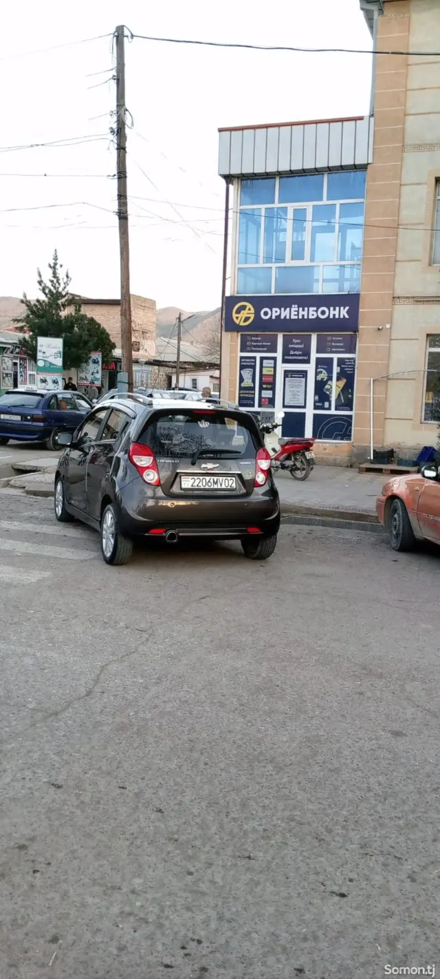 Chevrolet Spark 2014 · 1.0 AT