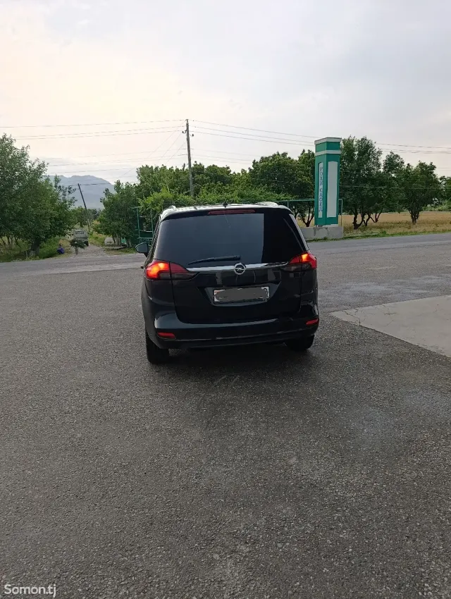 Opel Zafira 2012 · 1.6 MT