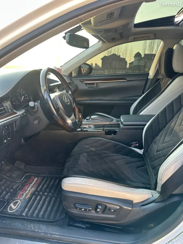 Lexus ES series 2015 · 3.5 AT