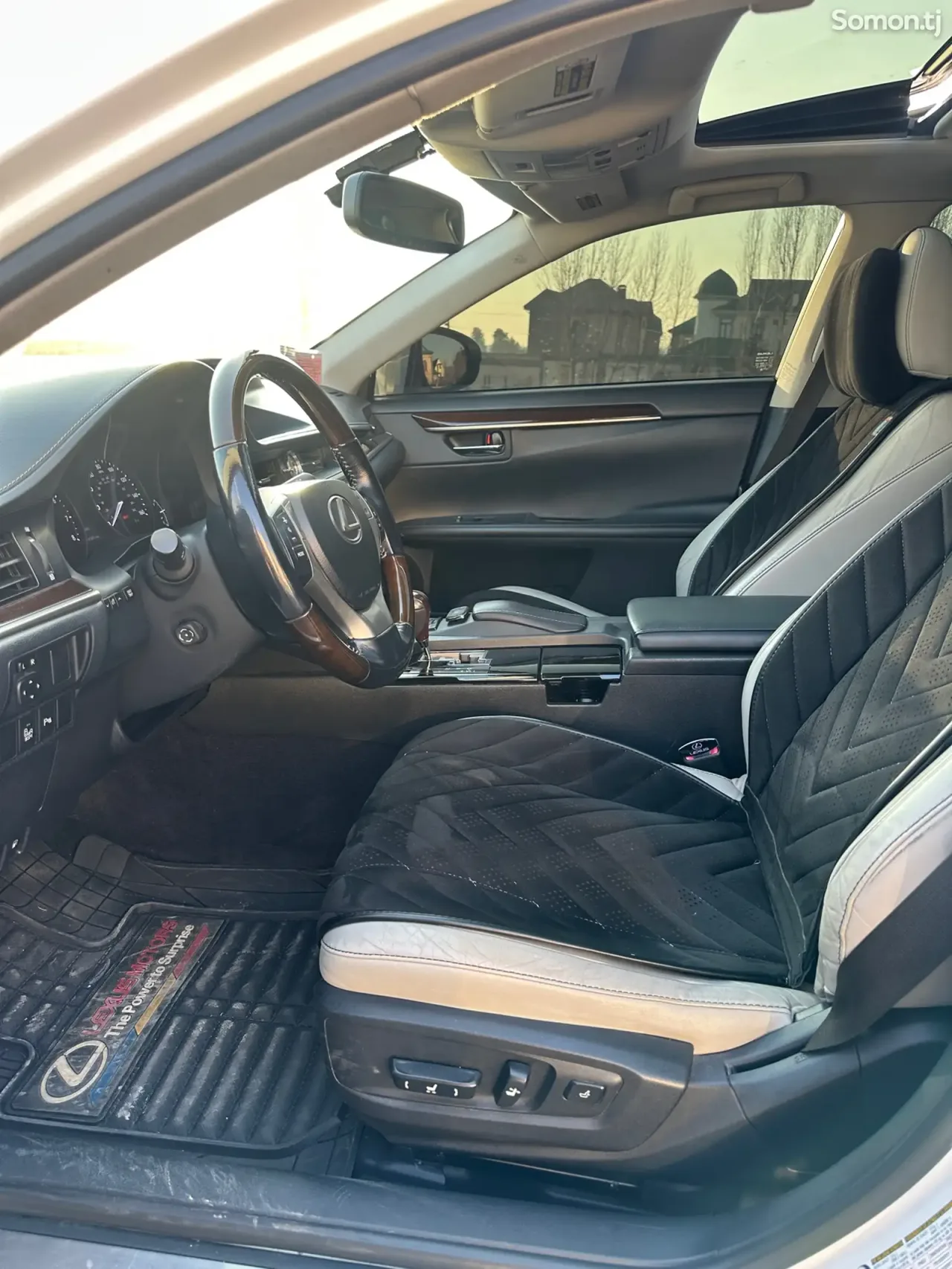 Lexus ES series 2015 · 3.5 AT