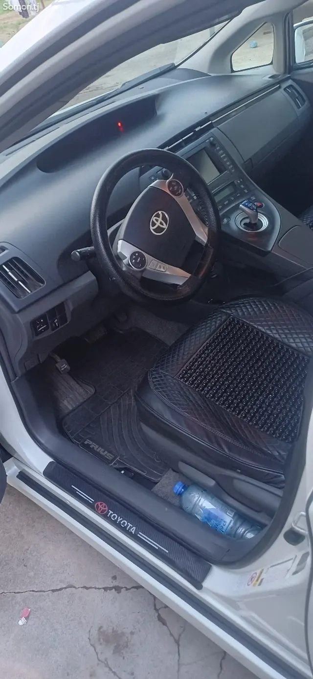 Toyota Prius 2010 · 1.8 CVT