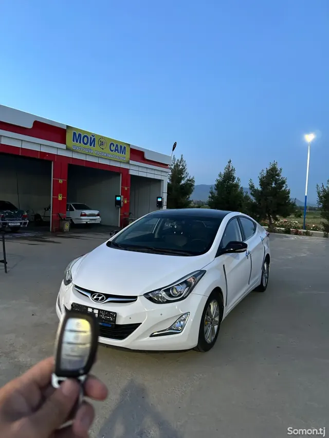 Hyundai Avante 2015 · 1.6 AT