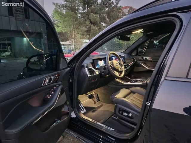BMW X7 2025 · 4.0 AT