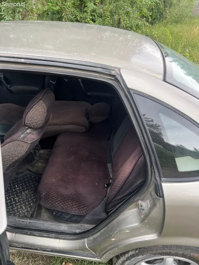 Opel Vectra B 1996 · 1.6 MT