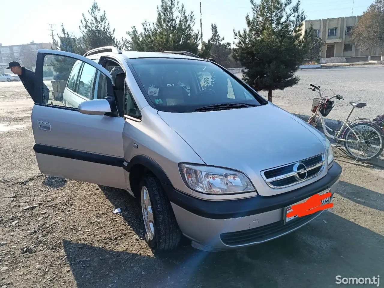 Opel Zafira 2003 · 1.6 MT