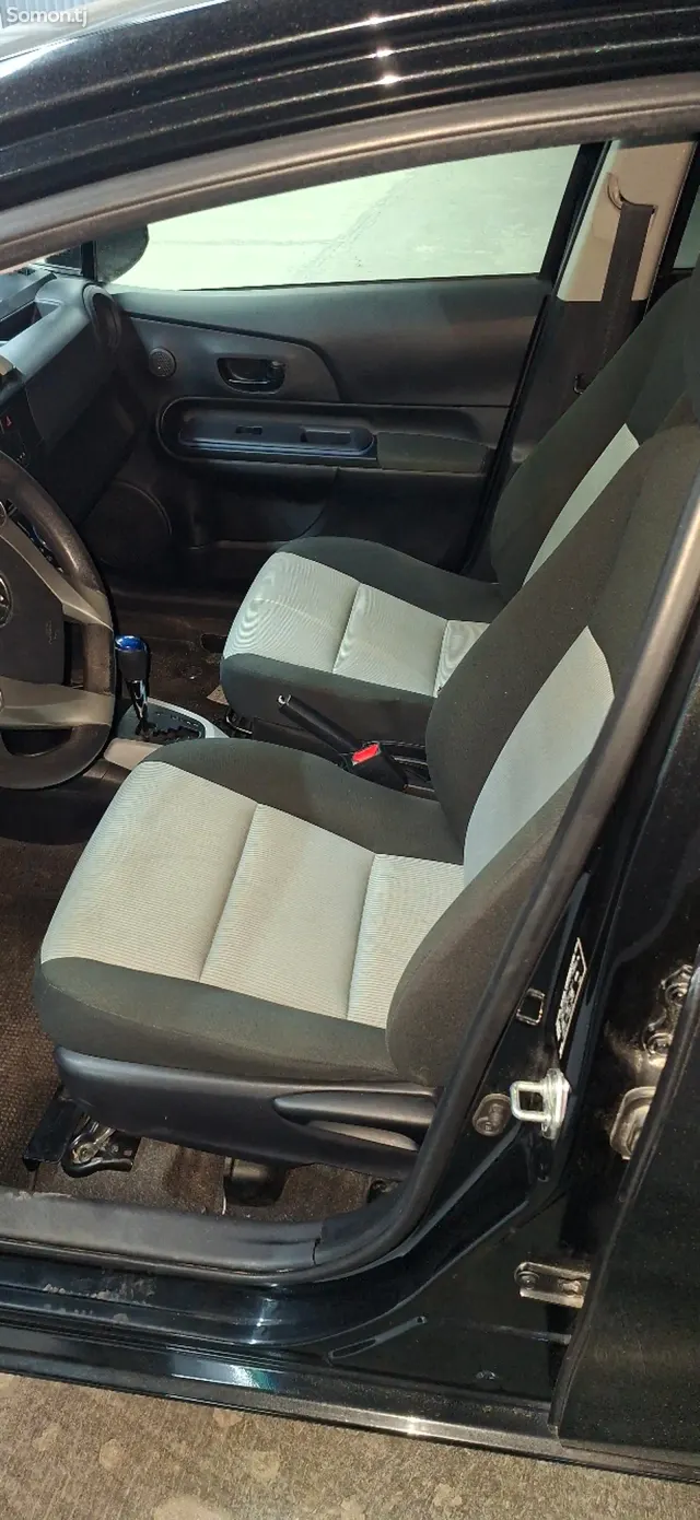 Toyota Aqua 2014 · 1.5 AT