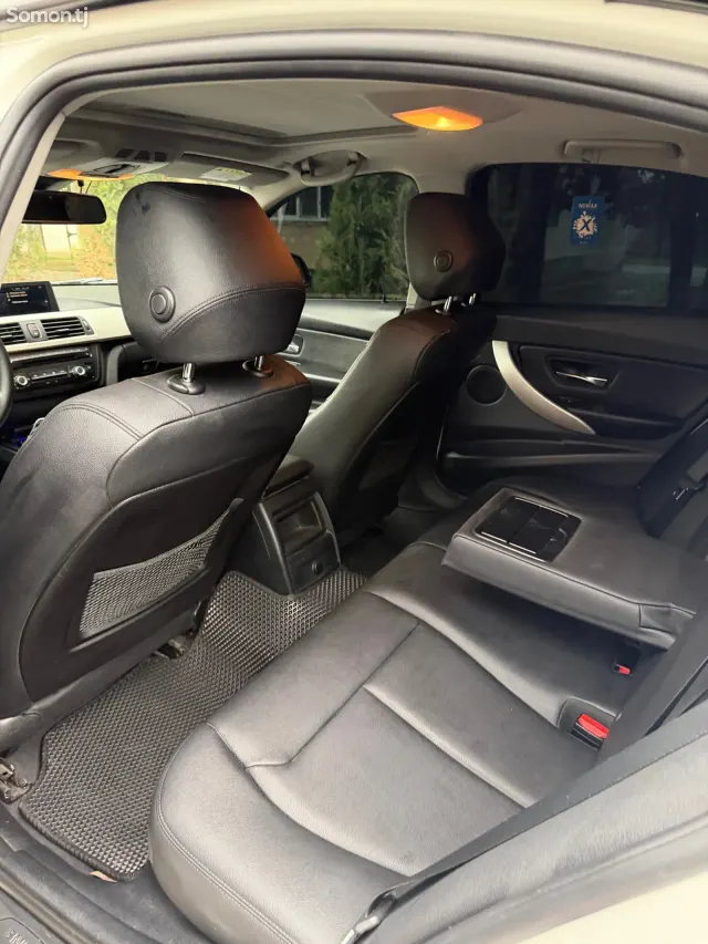 BMW 3 series 2015 · 2.0 AT