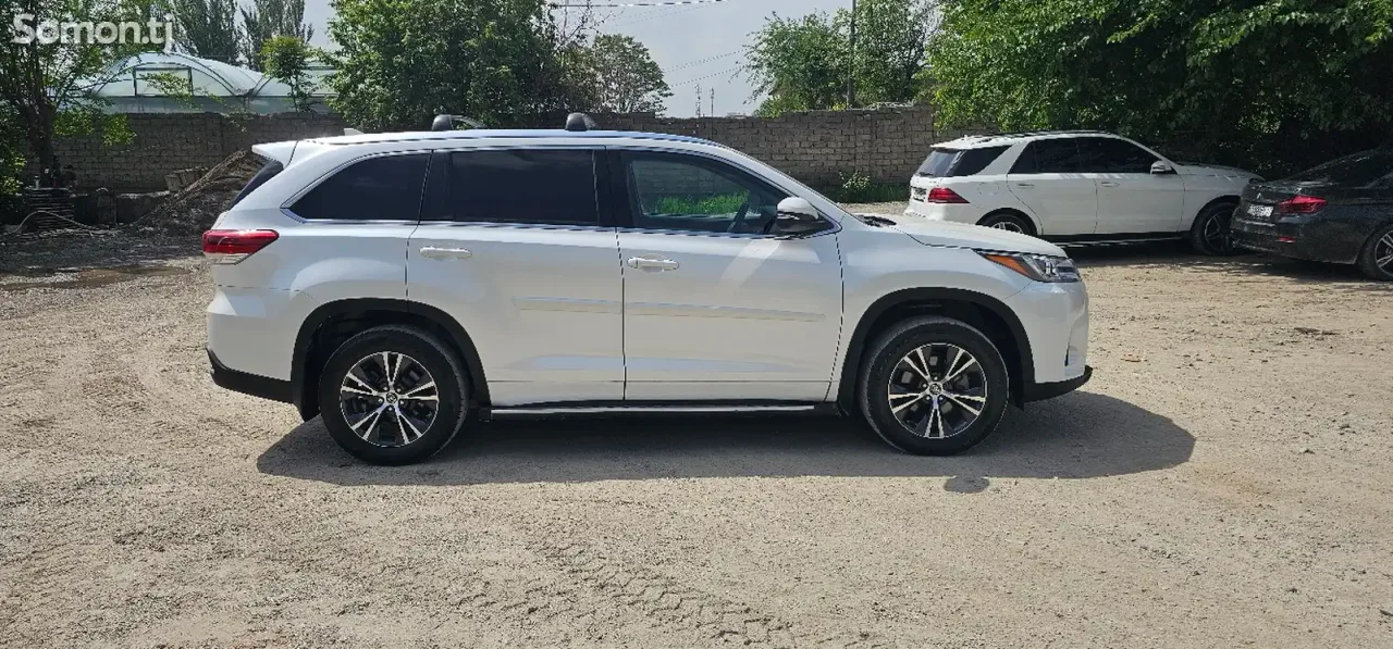 Toyota Highlander 2016 · 3.5 AT