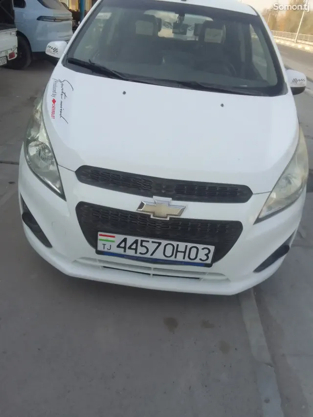 Chevrolet Spark 2015 · 1.1 AT