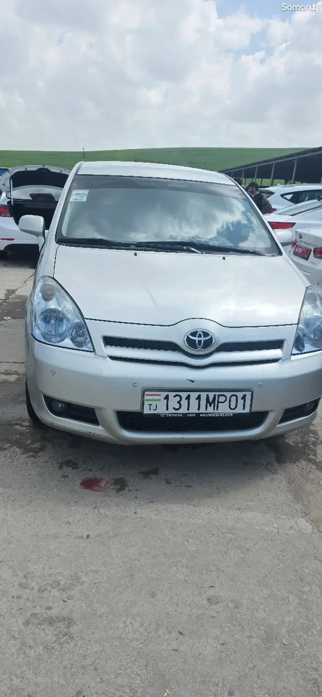 Toyota Avensis Verso 2006 · 0.8 MT