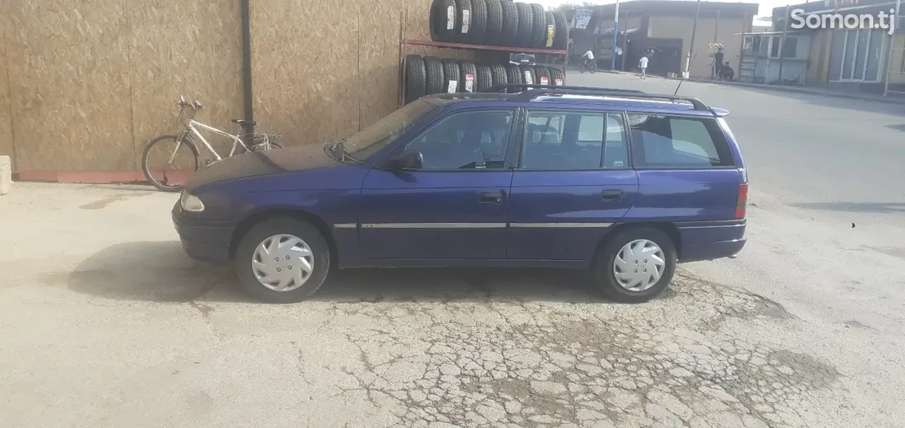 Opel Astra F 1996 · 1.6 MT