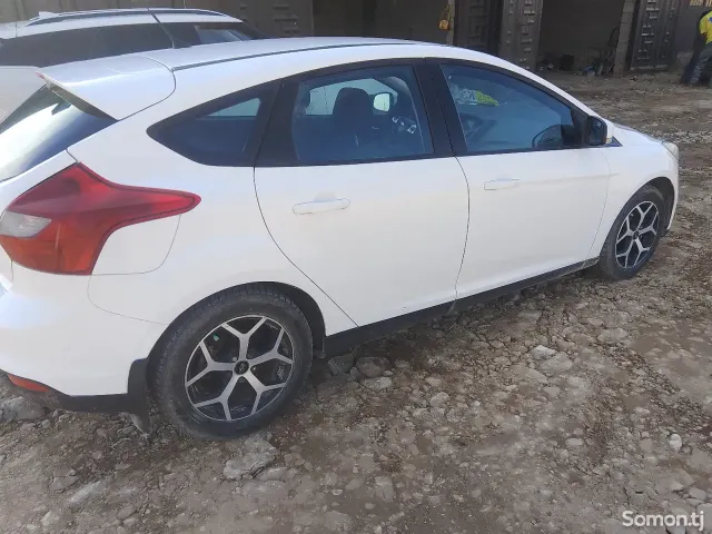 Ford Focus 2013 · 1.6 AT