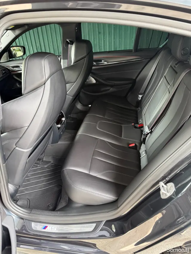 BMW M5 2018 · 4.4 AT