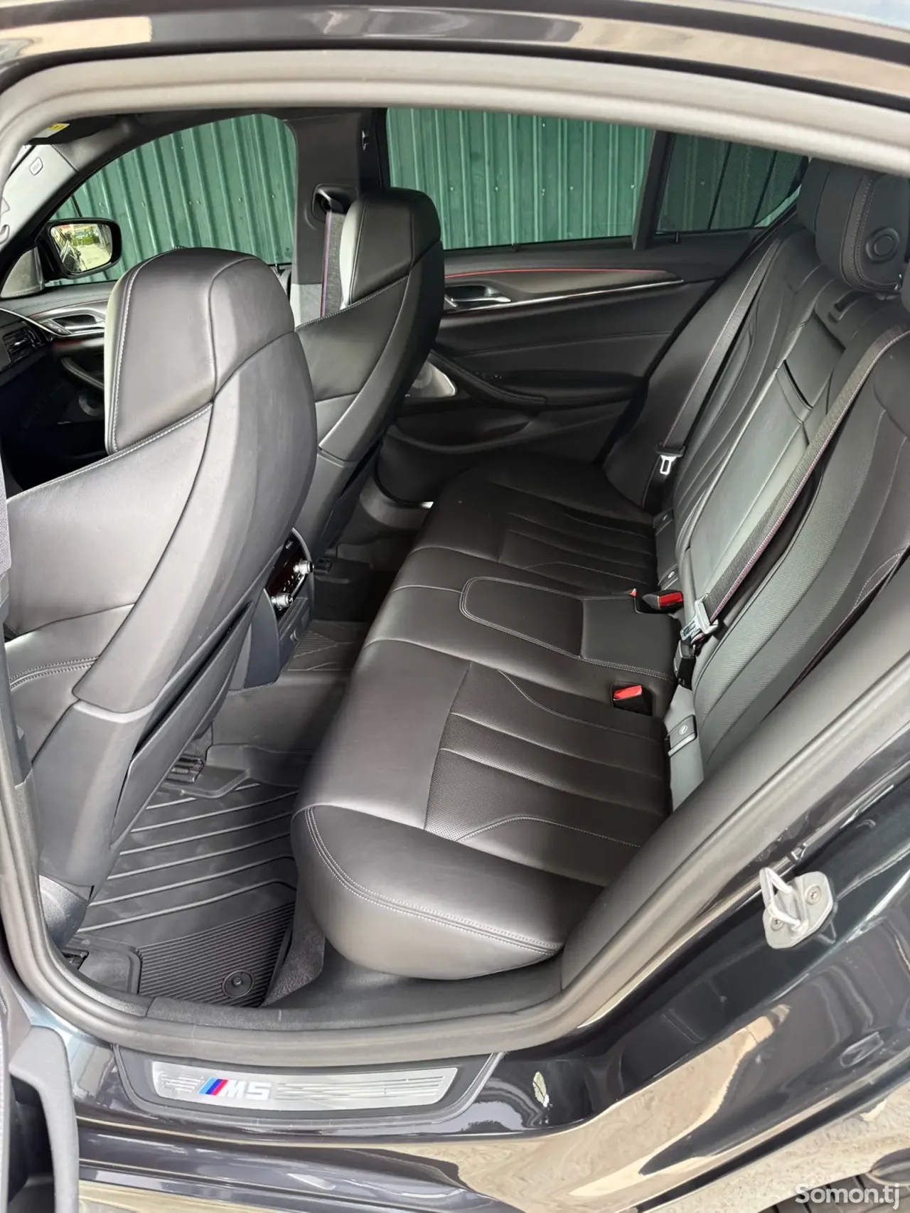 BMW M5 2018 · 4.4 AT