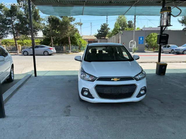 Chevrolet Spark 2016 · 1.1 AT