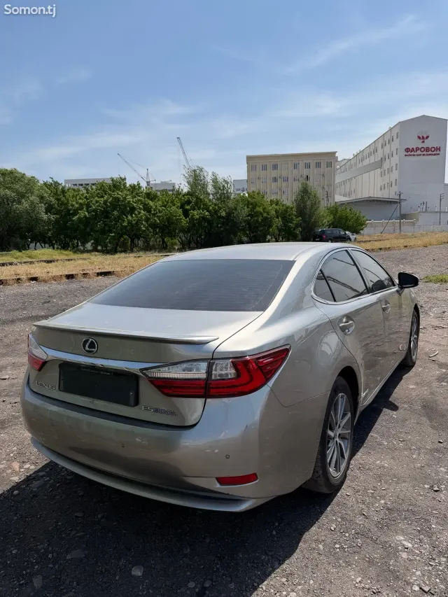Lexus ES series 2017 · 3.0 AT