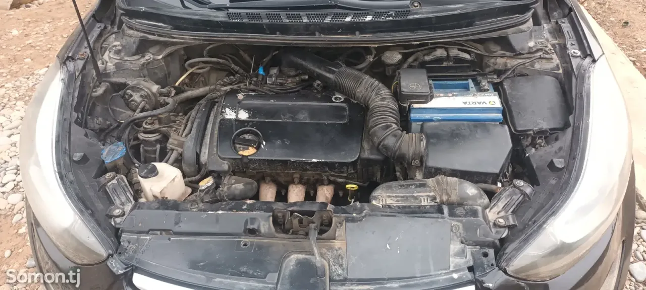 Hyundai Elantra 2016 · 1.6 MT