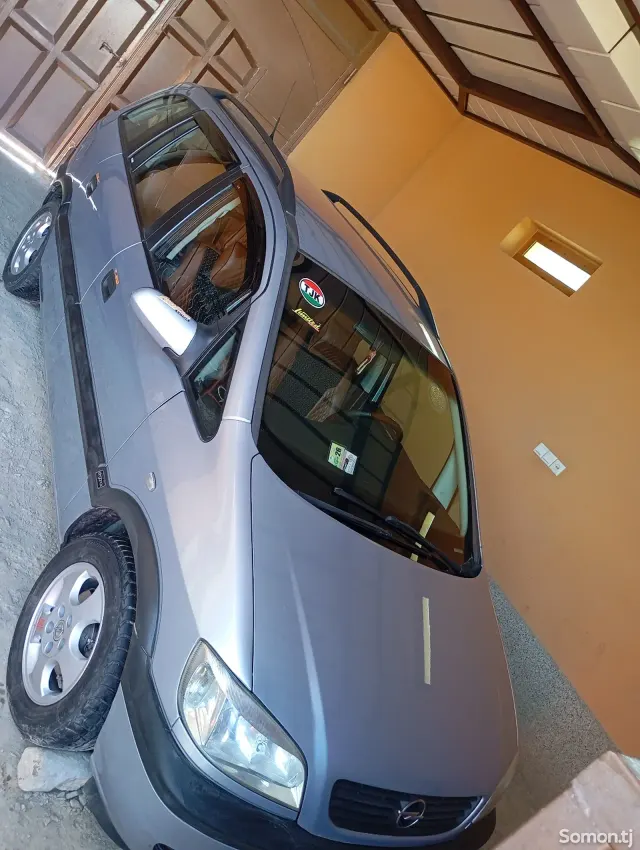 Opel Zafira 2001 · 1.6 MT