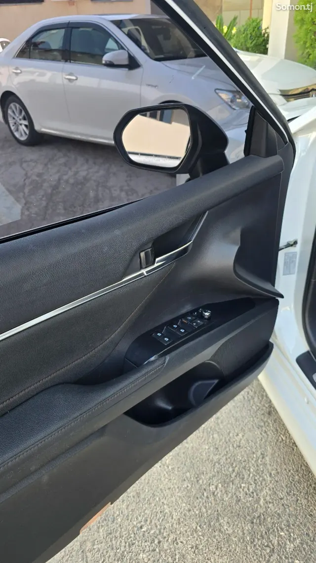 Toyota Camry 2018 · 2.5 AT