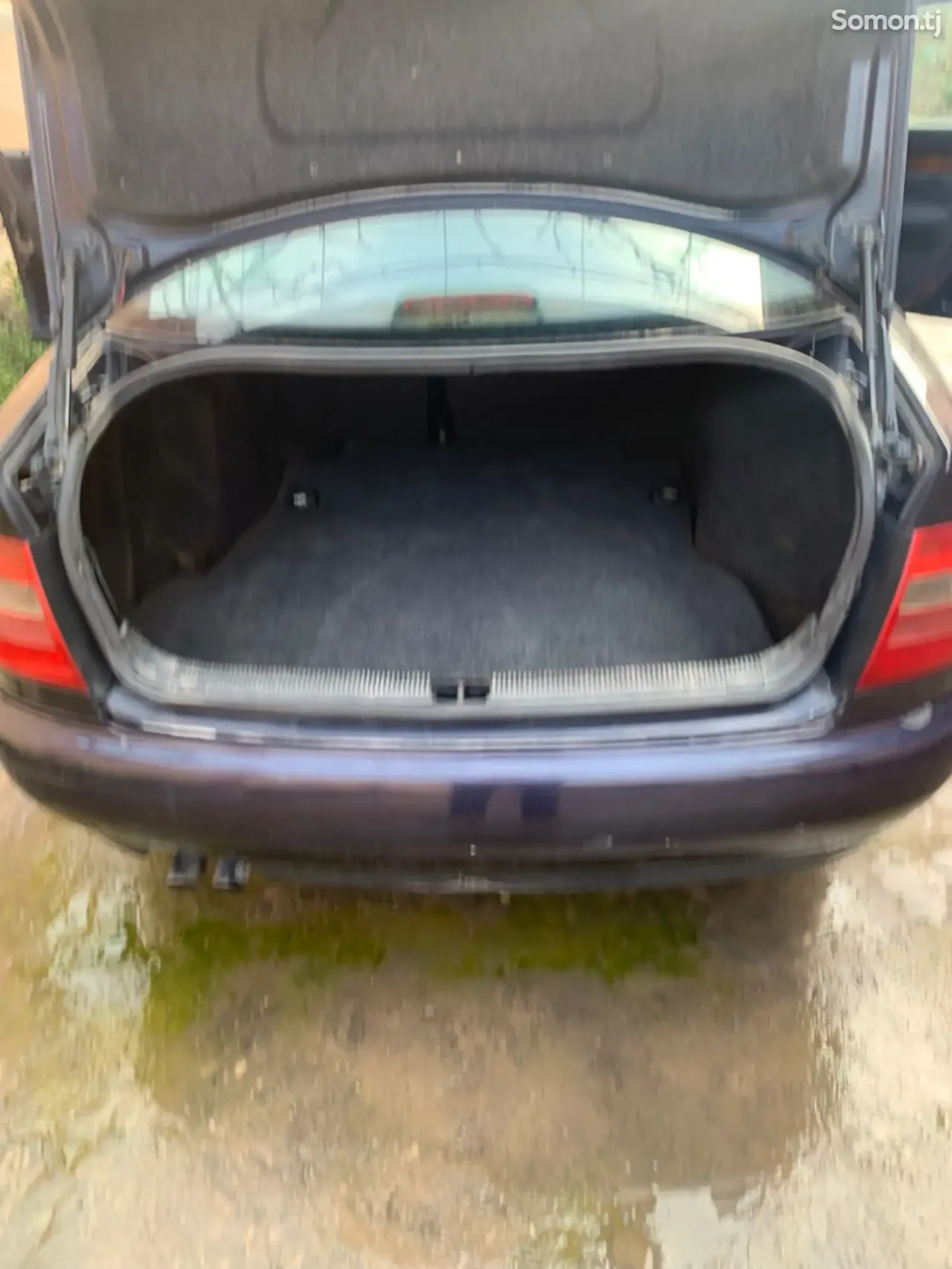 Audi A4 1998 · 1.8 MT