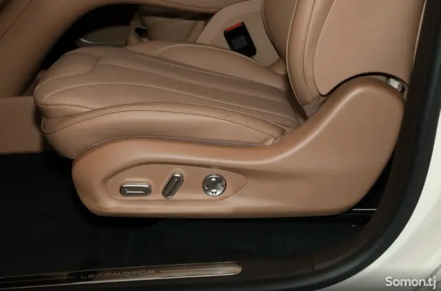 Leapmotor C11 2025 · AT