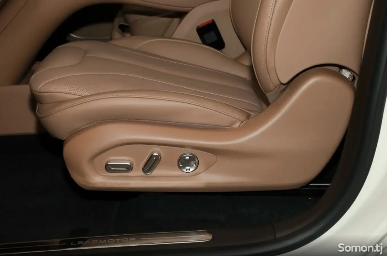 Leapmotor C11 2025 · AT