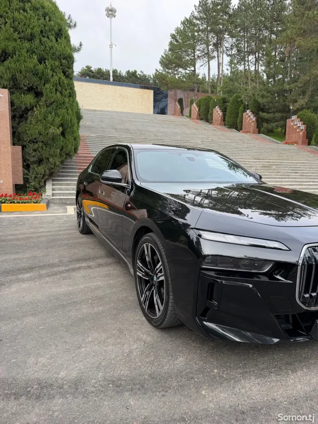 BMW 7 series 2023 · 4.4 AT