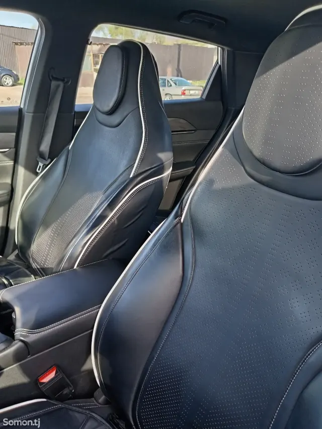 Dongfeng L7 2025 · AT
