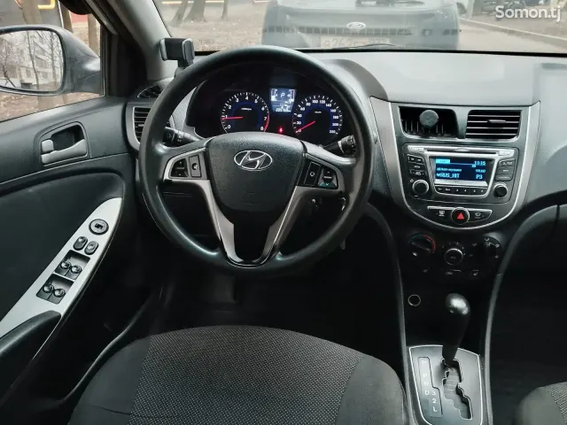 Hyundai Solaris 2015 · 1.6 AT