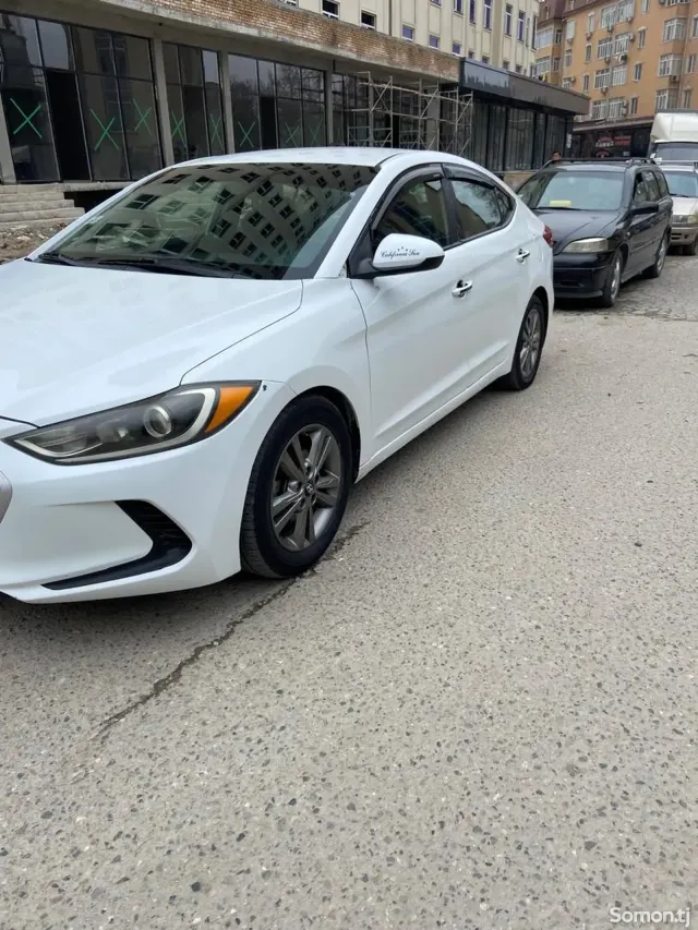 Hyundai Elantra 2017 · 2.0 AT