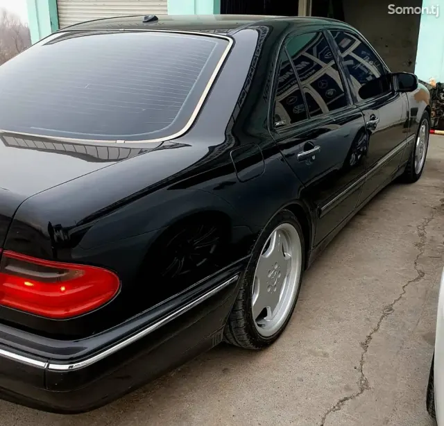 Mercedes-Benz E class 2001 · 4.3 AT