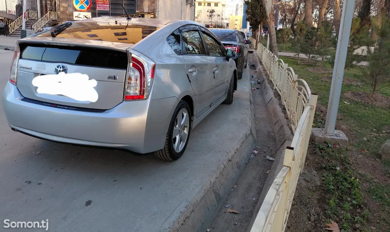 Toyota Prius 2013 · 1.8 AT