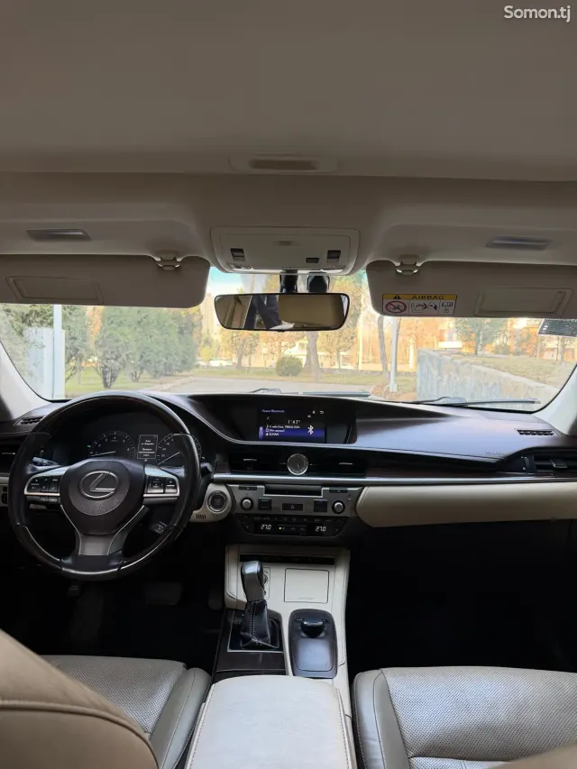 Lexus ES series 2017 · 2.5 AT