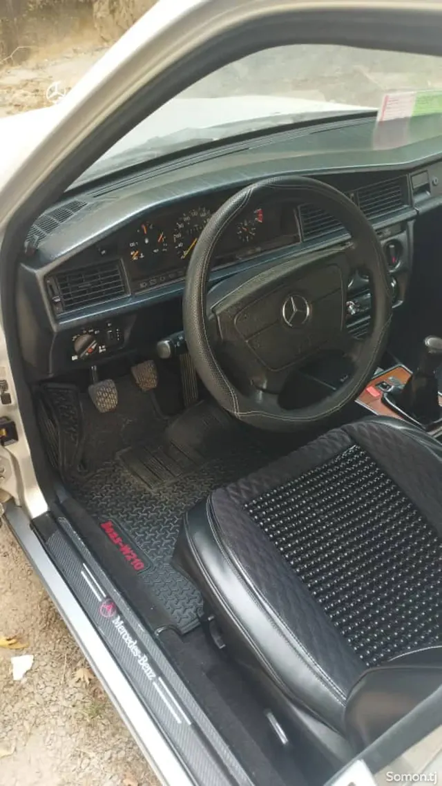 Mercedes-Benz W201 1991 · 2.0 MT