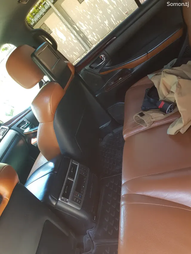 Lexus LX series 2014 · 5.7 AT