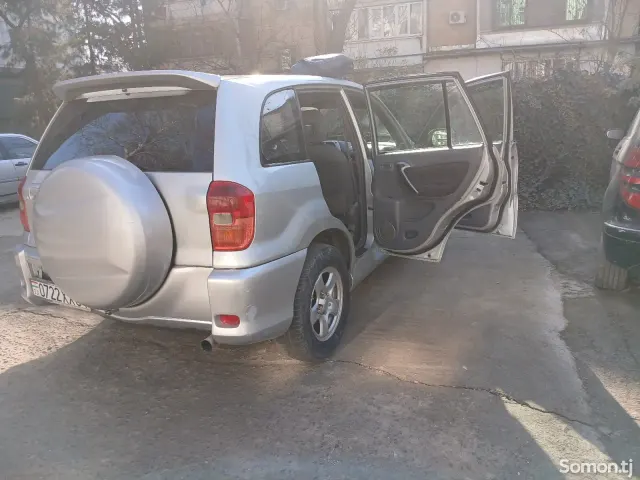 Toyota RAV 4 2005 · 1.8 AT