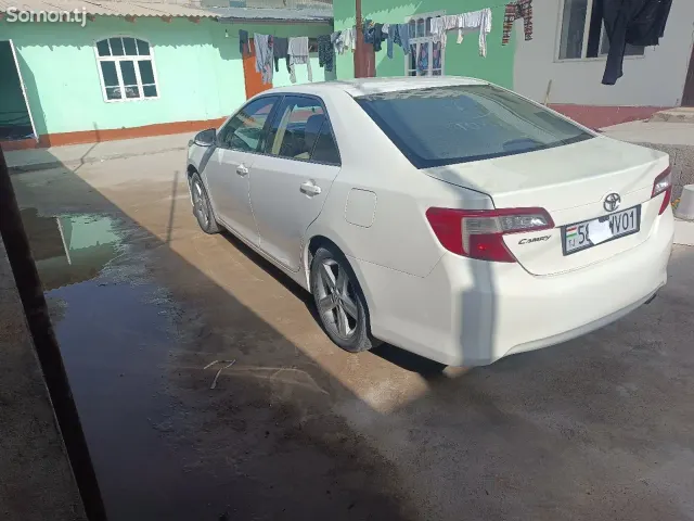 Toyota Camry 2012 · 2.4 AT