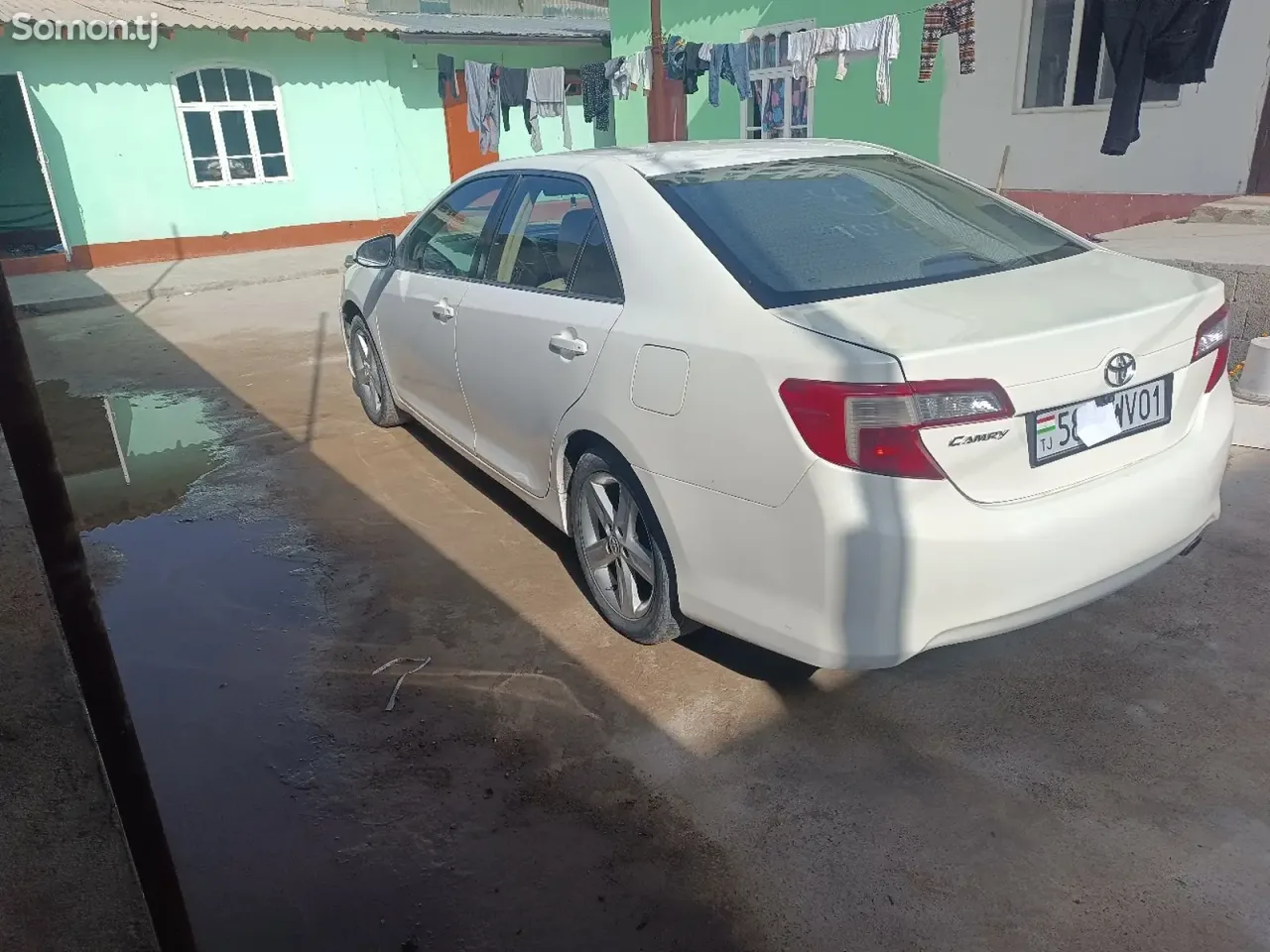 Toyota Camry 2012 · 2.4 AT