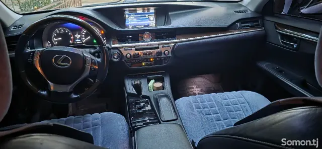 Lexus ES series 2014 · 2.5 AT